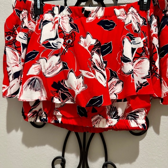 NWT Floral Off the Shoulder Crop Top - Picture 3 of 6